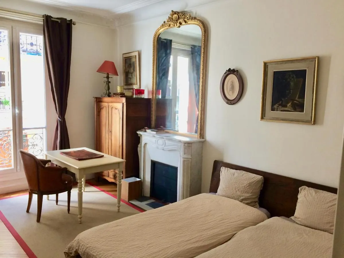 Charming Bedroom Paris 0*,  França