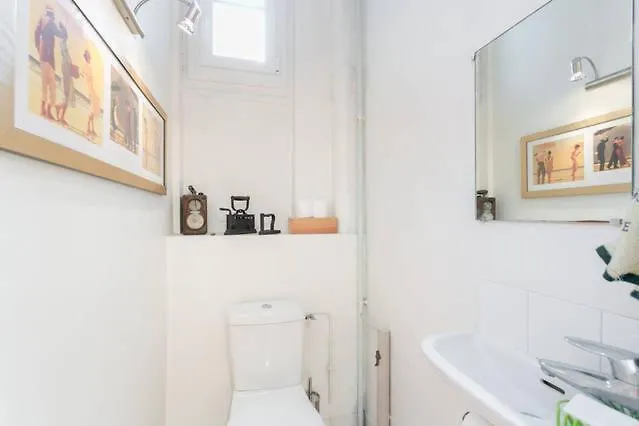 Charming Bedroom Paris 0*,